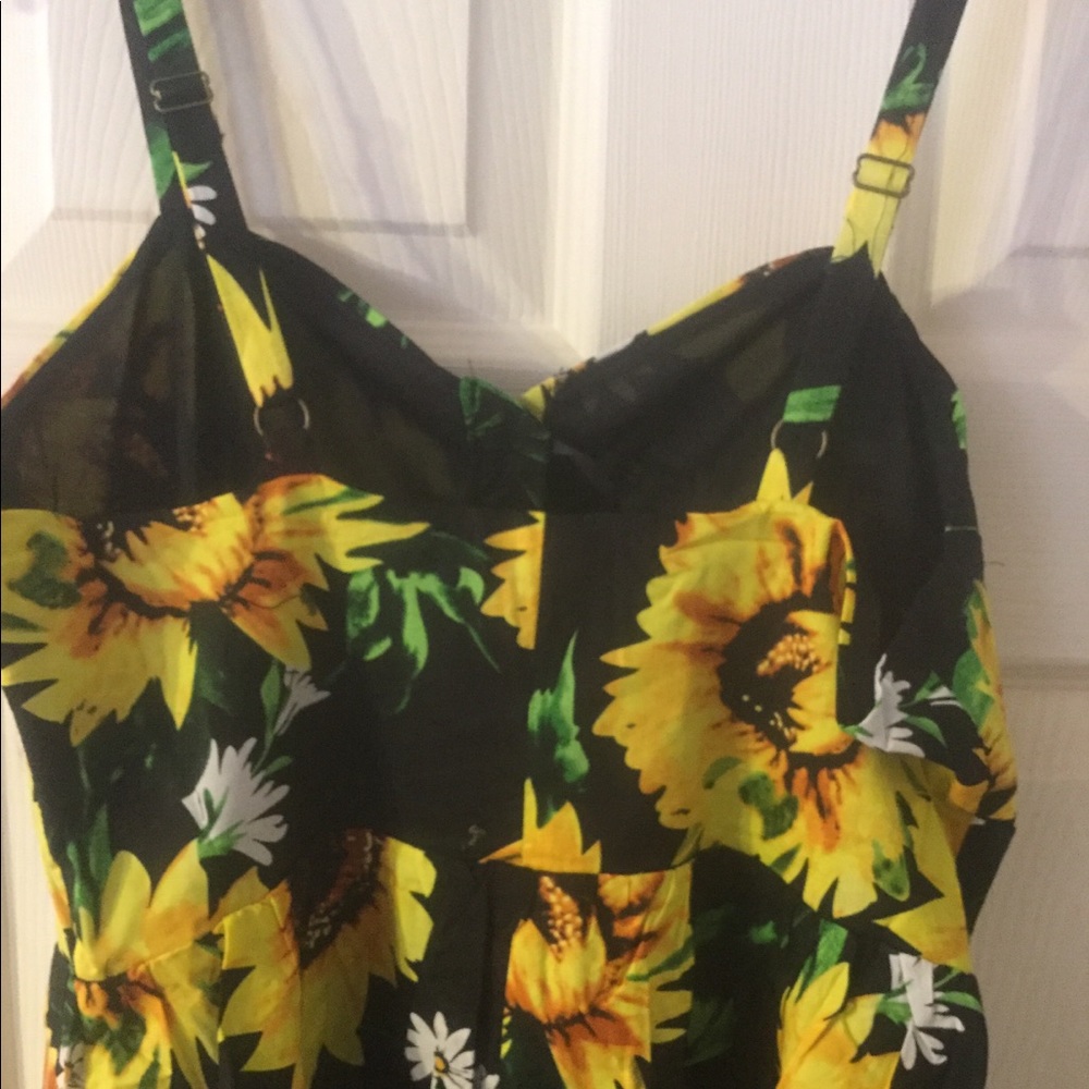🎉HOST PICK🎉LAST 1💛BLACK SUNFLOWER PRINT DRESS - Picture 7 of 8